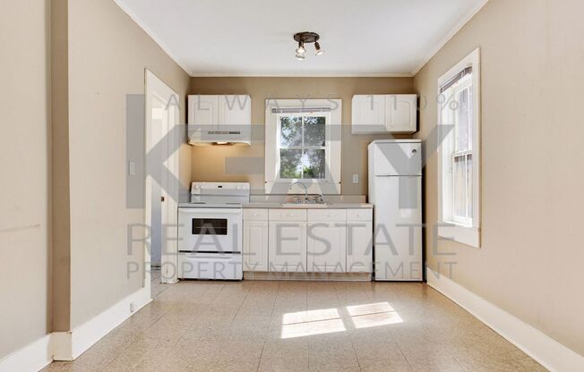 1 Bed, 1 Bath Cottage Near UL!