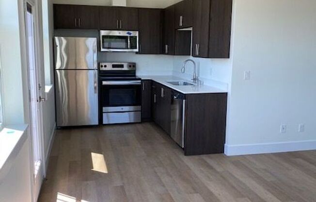 2 beds, 1 bath, 750 sqft, $1,499, Unit 18