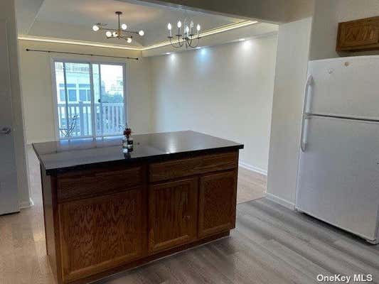 2 beds, 1 bath, $2,600