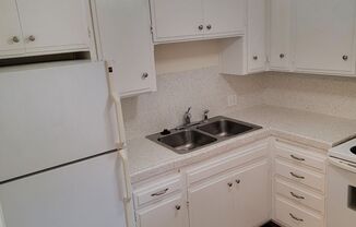 1 bed, 1 bath, 700 sqft, $1,995, Unit 13