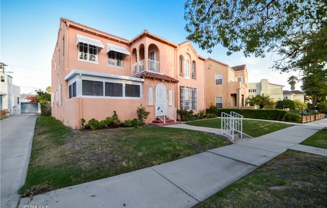 1036 S CITRUS AVE