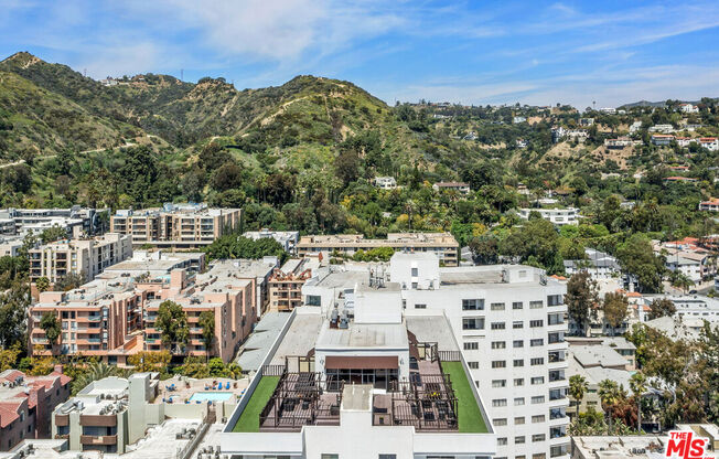 1 bed, 1.5 baths, 998 sqft, $3,500, Unit 503