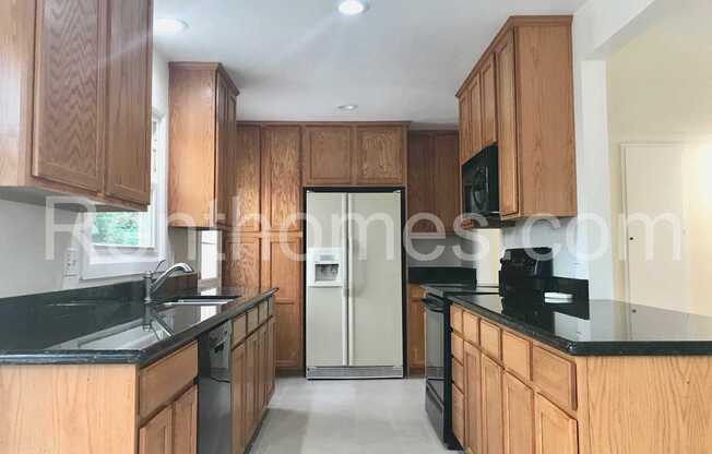 4 beds, 2 baths, $4,100