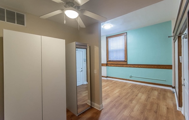 Studio, 1 bath, 328 sqft, $1,299, Unit 305