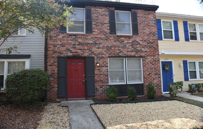 3/2.5 Townhome in Quiet Subdivision Under 2mi From Downtown Decatur!