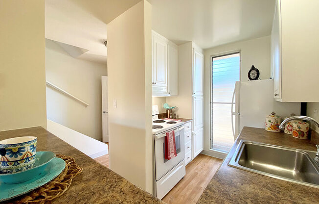Electric Range In Kitchen at Diablo Pointe, Walnut Creek, California