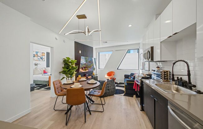 1 bed, 1 bath, 642 sqft, $1,572, Unit 404