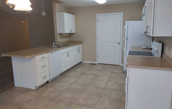 2 beds, 2 baths, $1,599