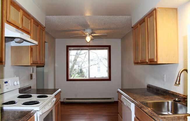 2 beds, 1 bath, $1,450, Unit 241