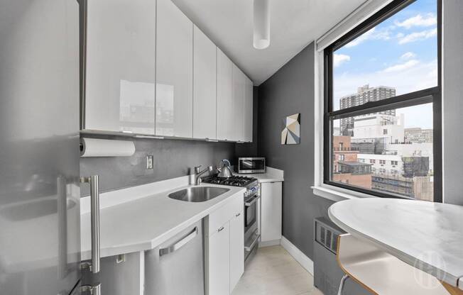 Studio, 1 bath, $3,200, Unit 14M