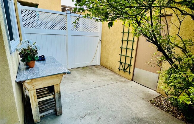 6225 COLDWATER CYN AVE