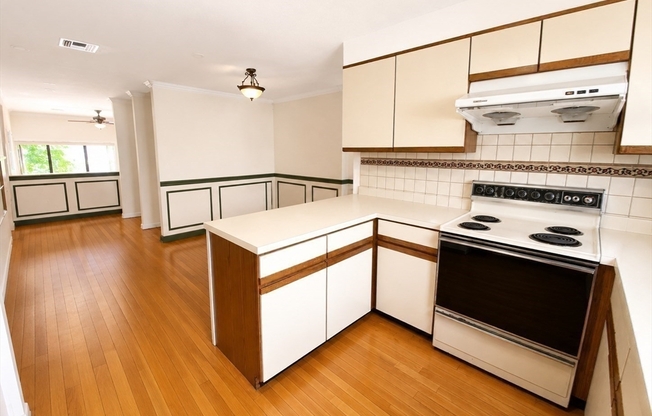 3 beds, 3.5 baths, 1,900 sqft, $4,800, Unit TH-3