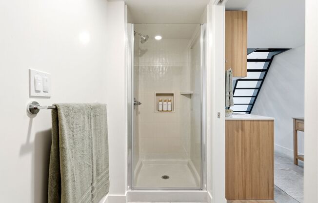 Studio, 1 bath, 374 sqft, $1,495, Unit 207-E