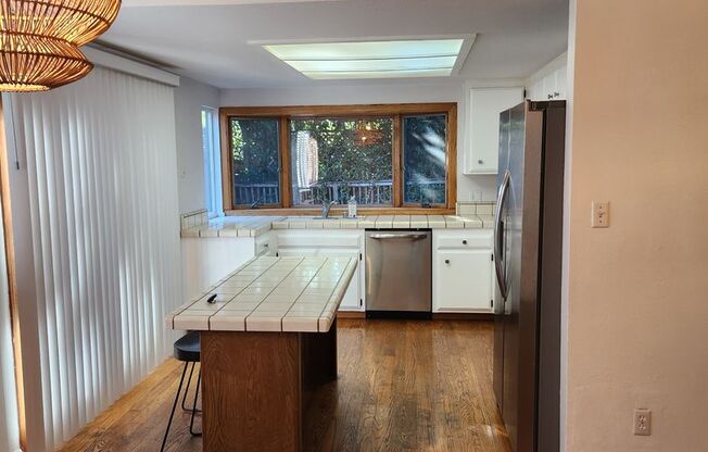 Great Santa Rosa Neighborhood 4 Bedroom, 2 Bathrooms w/Pool