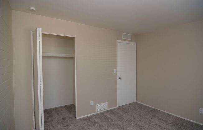 2 beds, 1 bath, $1,095