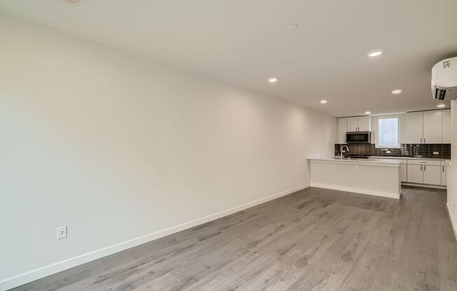 Immaculate Newer Construction - 3 Bed 2 Bath Seattle Condo!