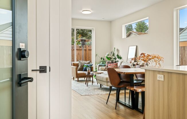 6417 N Greeley Ave #4