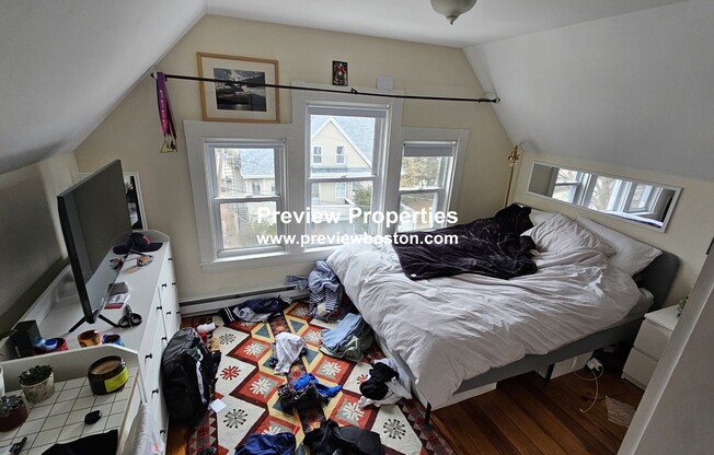 1 WOODSTOCK AVE
