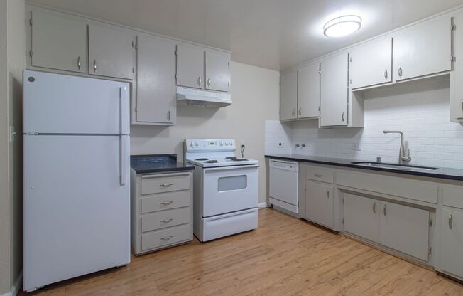 2 beds, 1 bath, 750 sqft, $1,725, Unit 4560