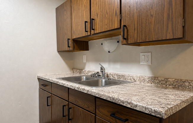 Studio, 1 bath, 400 sqft, $595, Unit 11a