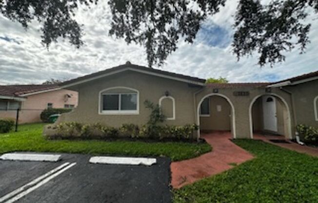 10620 NW 37th St
