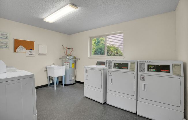 2 beds, 1 bath, 925 sqft, $1,410, Unit 762-74