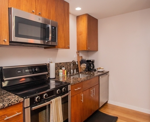 2 beds, 2 baths, 1,100 sqft, $6,000, Unit 401