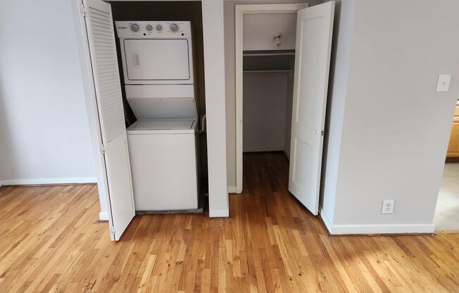 2 beds, 1 bath, 897 sqft, $2,275, Unit A-23