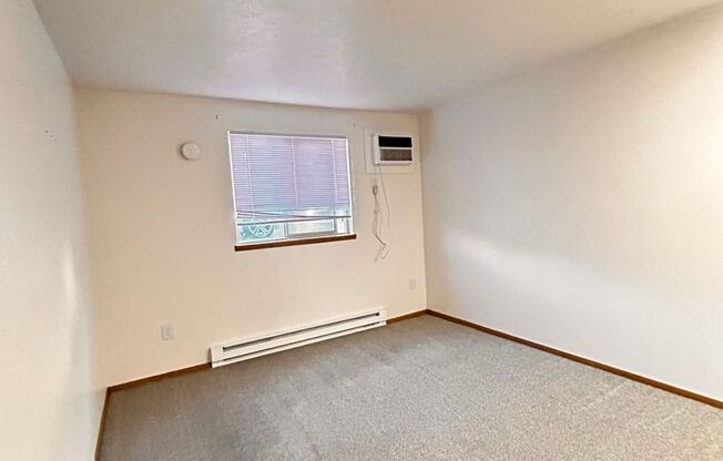 2 beds, 1 bath, 902 sqft, $1,150, Unit W - 017