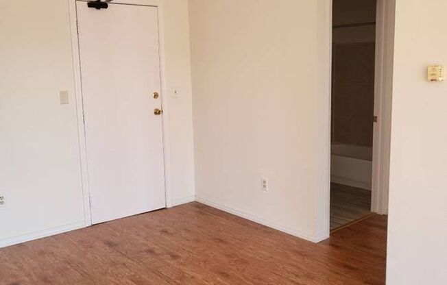 2 beds, 1 bath, 725 sqft, $1,950, Unit 404