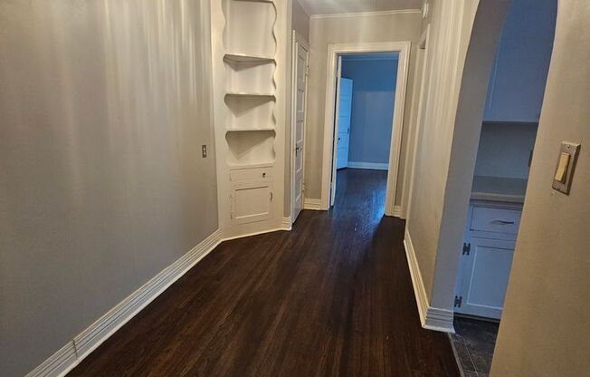 2 beds, 1 bath, 1,200 sqft, $1,250, Unit 1115 S Gary Pl