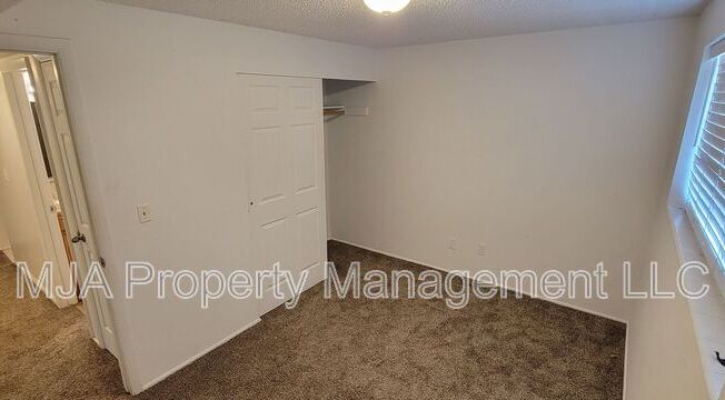 2 beds, 1 bath, $1,295