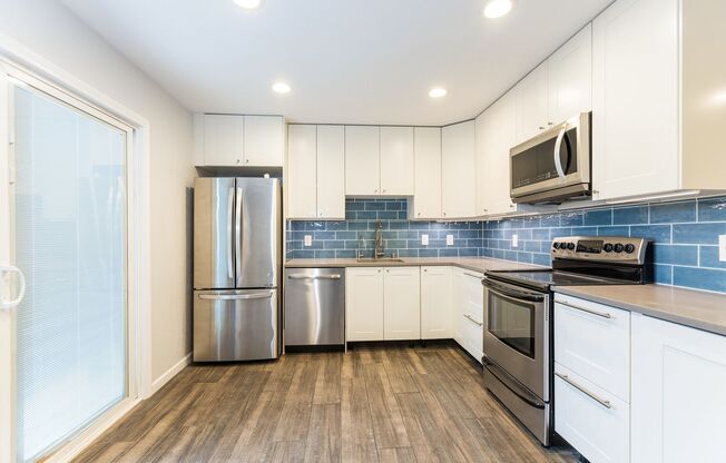 Discover this well-appointed 2-bedroom, 2-bath condo in Lake Forest