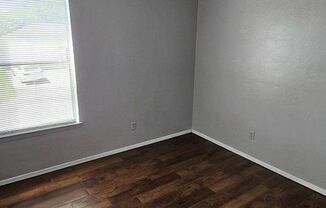 2 beds, 1 bath, 800 sqft, $1,300, Unit C