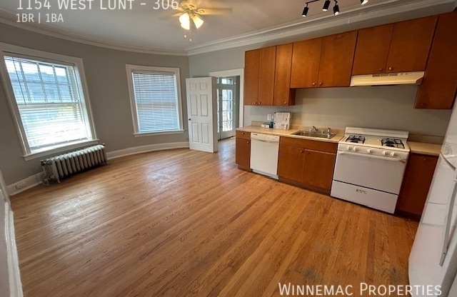 1154 W Lunt Ave