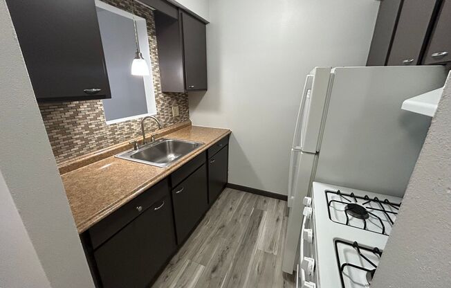 1 bed, 1 bath, $995, Unit 141