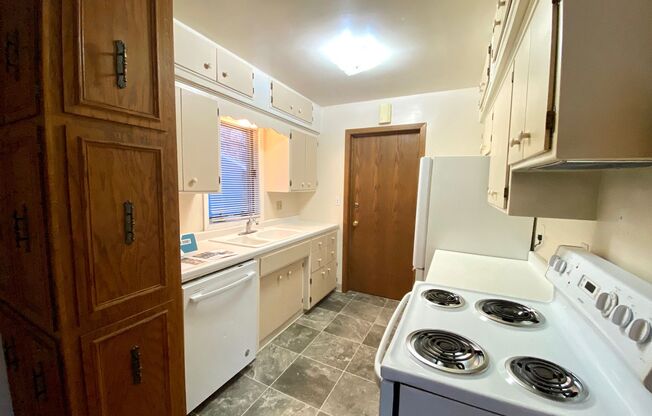 1 Bed 1 Bath Duplex in Moorhead!