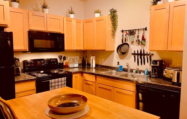 2 beds, 2 baths, 926 sqft, $1,575, Unit 306