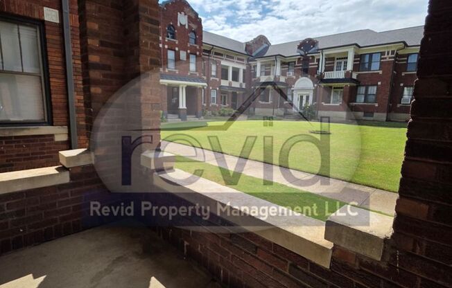 2 beds, 1 bath, 950 sqft, $995, Unit 306-3