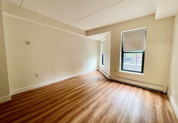 3 beds, 1 bath, 1,000 sqft, $4,500, Unit 1