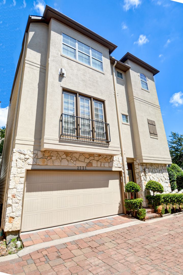 Gated complex in a great and safe neighborhood.