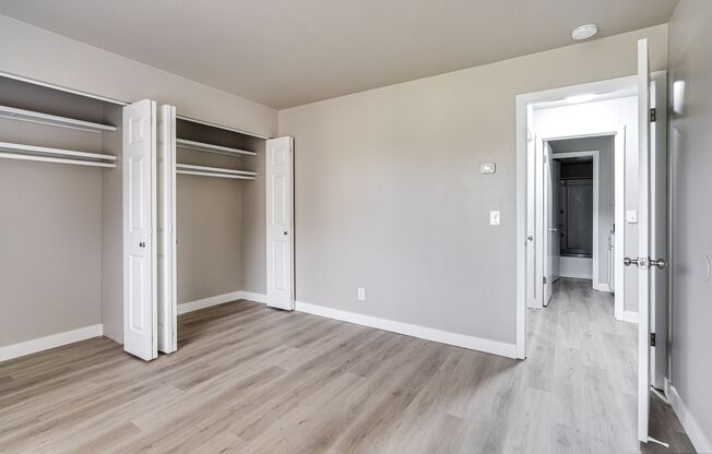 3 beds, 1.5 baths, 1,090 sqft, $1,599, Unit 2105-08