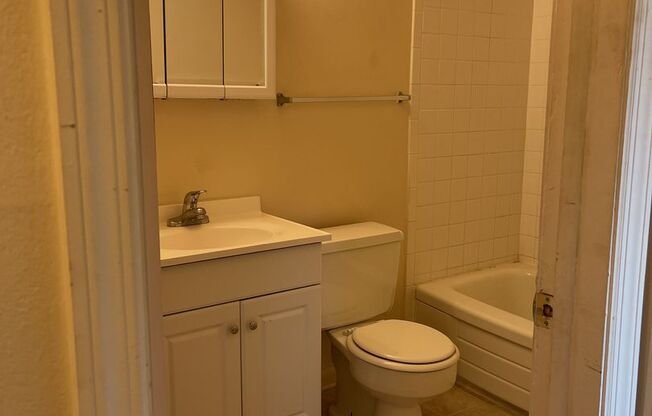 2 beds, 1 bath, 874 sqft, $1,445, Unit E-24