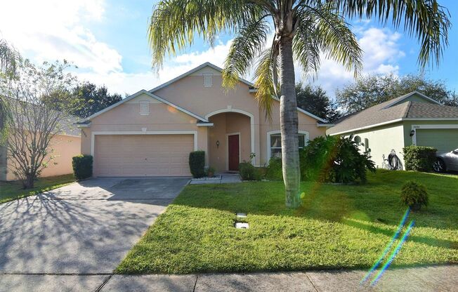 4BR 2BA in Apopka community of Country Crossing at Spring Ridge, with 2 car garage and screened in porch!!!