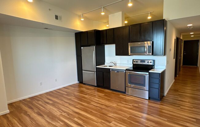 1 bed, 1 bath, 608 sqft, $1,155, Unit 808