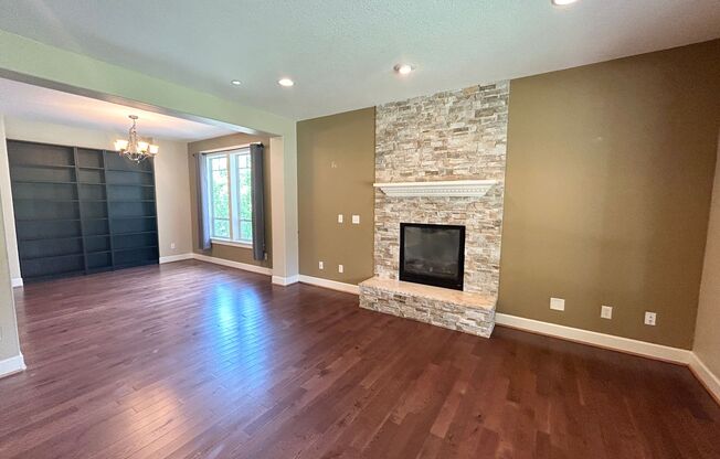 *$500 off first full month!* Beautiful 4 Bedroom 2 1/2 Bath Home With a Fantastic Back Yard Great for Entertaining is Located within 10 Minutes to Intel and Nike Headquarters!