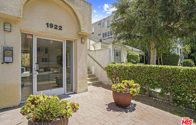 1922 Selby Ave Apt 201