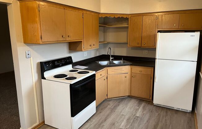 2 beds, 1 bath, $995, Unit 5875-4