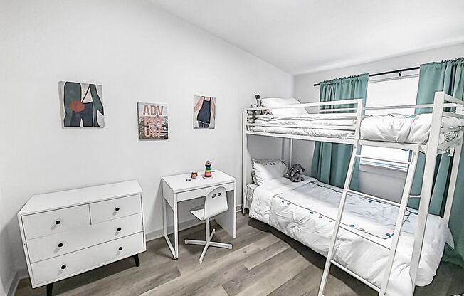 3 beds, 1 bath, 900 sqft, $1,300, Unit 93