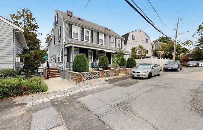17 MT VERNON ST